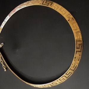 gorgeous gold necklace